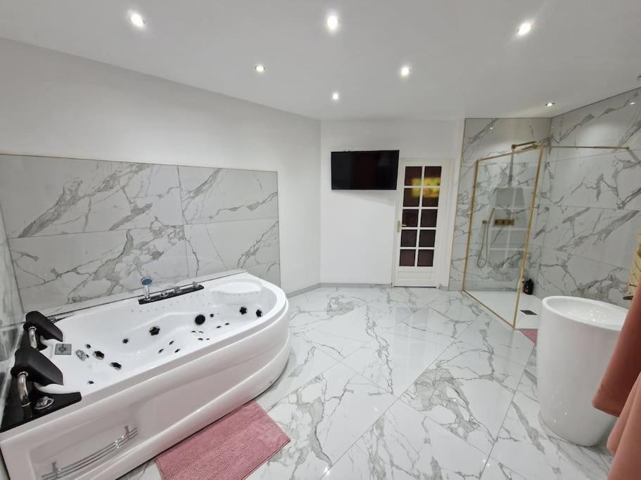 Maison Chic Avec Jacuzzi Nogent Sur Oise Yaospa60 Eksteriør billede